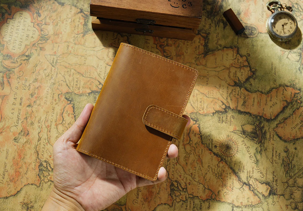 Classic cowhide wallet, card compartment, cash compartment, passport compartment