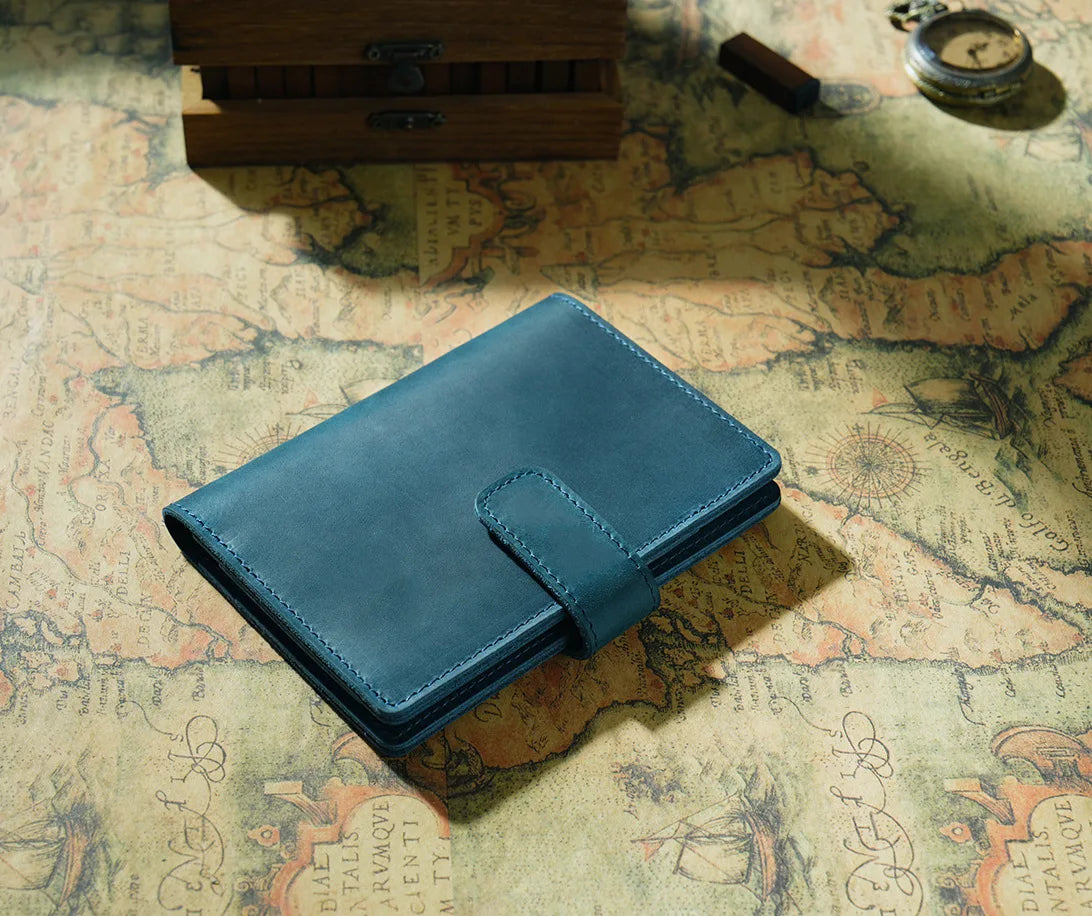 Classic cowhide wallet, card compartment, cash compartment, passport compartment